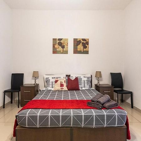 Superbly Located Cosy 2-Bedroom Apartment バレッタ エクステリア 写真