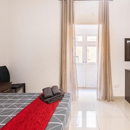 Superbly Located Cosy 2-Bedroom Apartment バレッタ エクステリア 写真